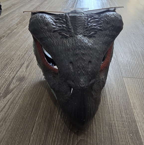 Jurassic World Therizenosaurus face mask. kids size - Picture 3 of 7